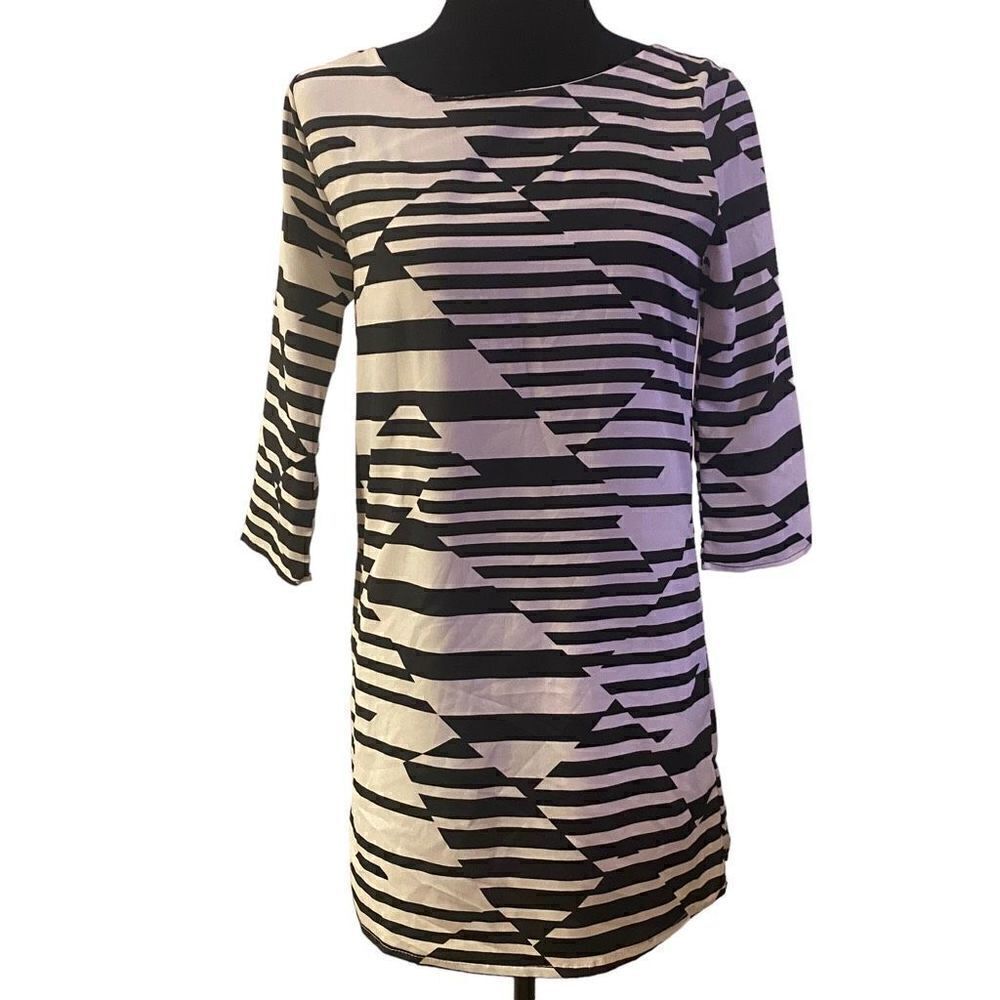 Everly‎ Black and White Geometric Shift Dress